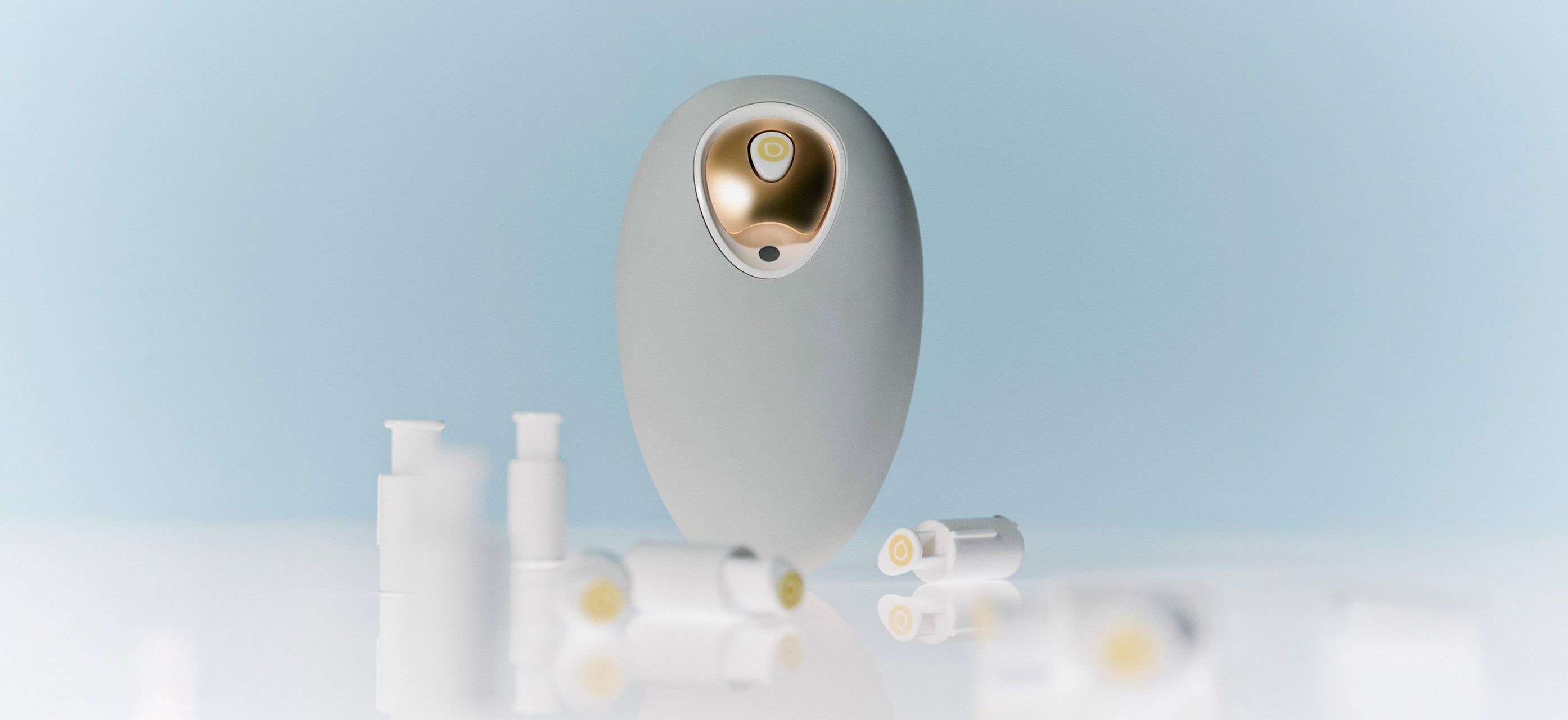 skincare device with capsules